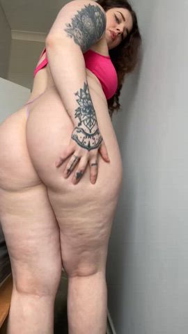 This ass deserves a lot of spanks 