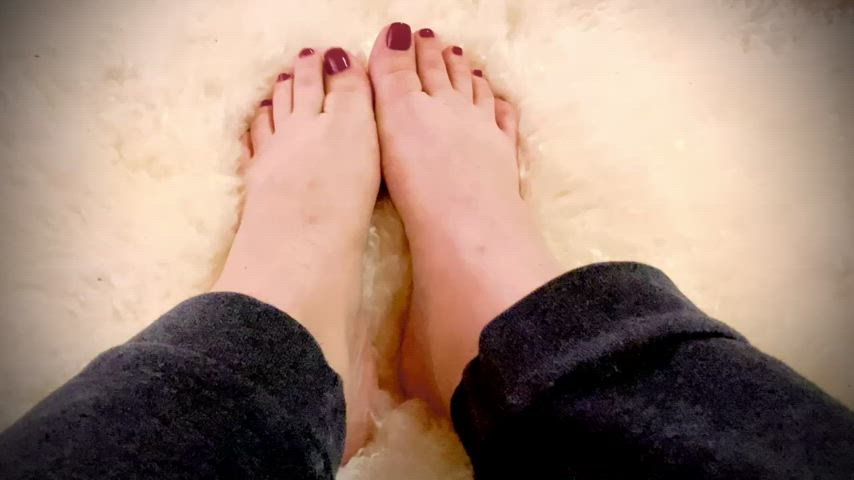 I love how my sheepskin rug feels on my freshly painted red toes