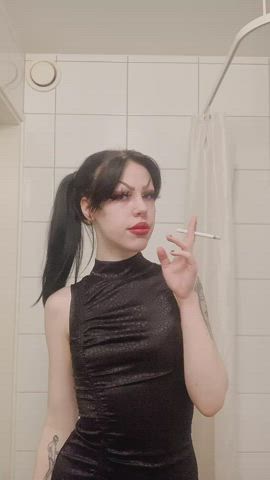 A lil smoke before showering 🫶🏻