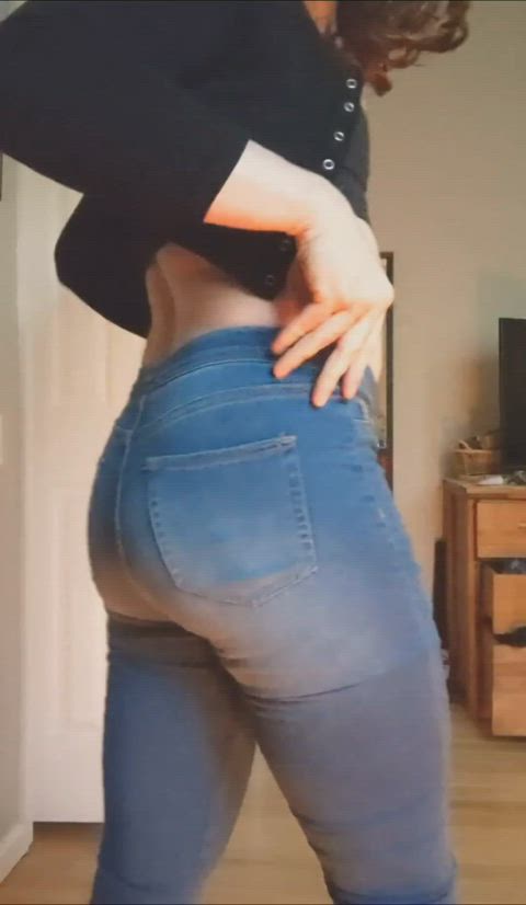 Booty jeans & jerking 😊💕