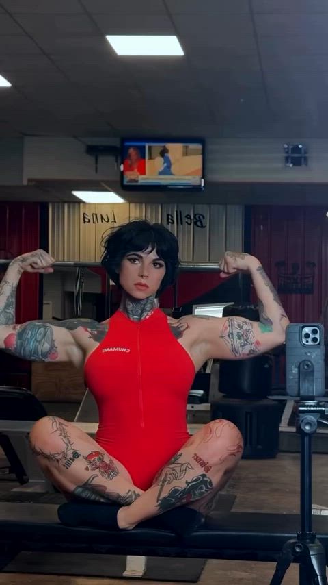 brunette fit fitness gym muscles muscular girl short hair tattoo tattooed flexing