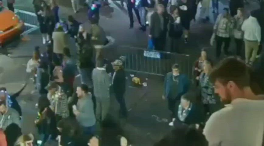 bourbon street photoshoot. flashing boobs during mardi gras on earthcam