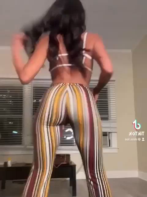 leggings tiktok twerking tight-leggings gif