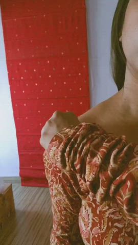 Busty bong in saree