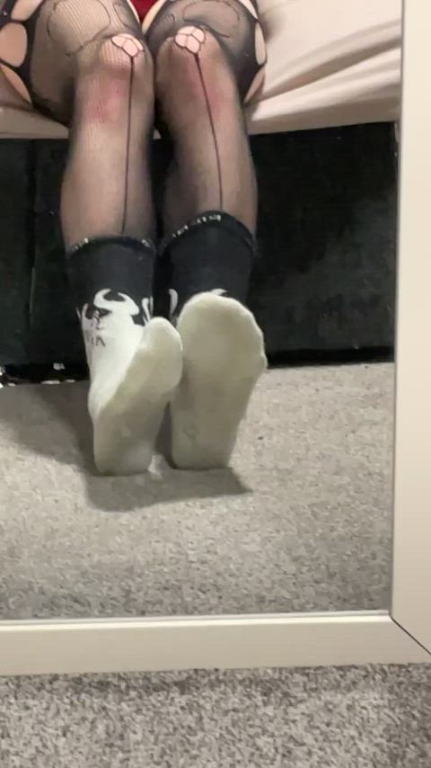 Oc. Should I take my socks off?