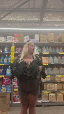 flashing grocery store huge tits milf new zealand onlyfans public saggy tits gif