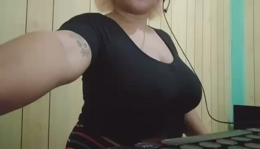 here's a bouncing titty for you while i'm at work &lt;3