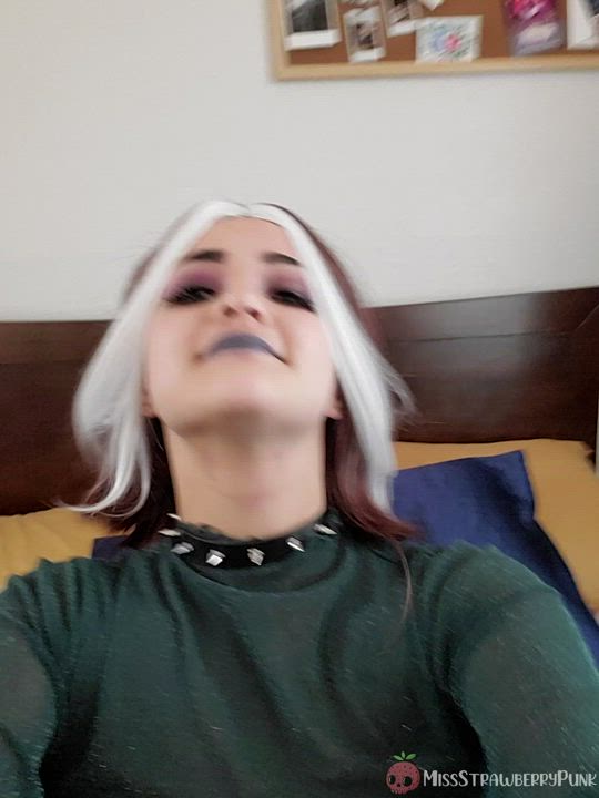 Here's another little clip of my Rogue cosplay, I feel like the ripped leggings are