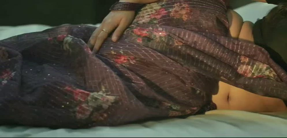 cleavage indian mom saree gif