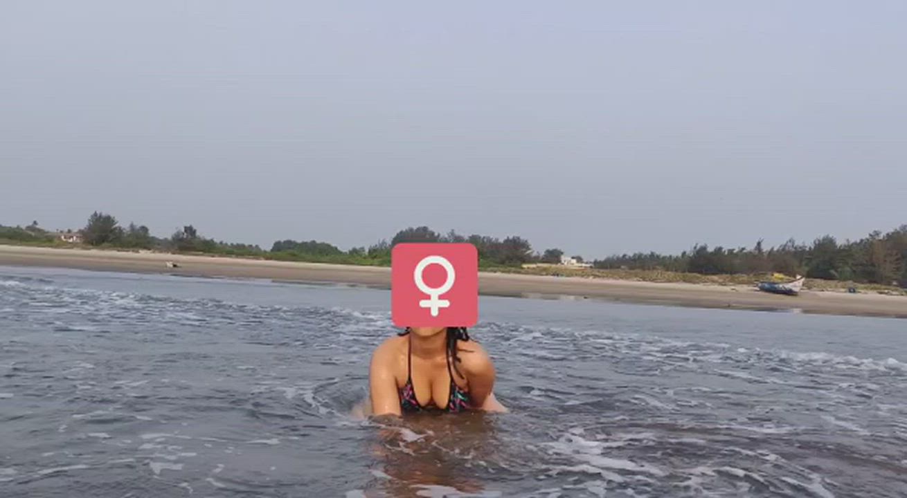 Beaches be crazy [F]