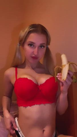 How do you eat banana