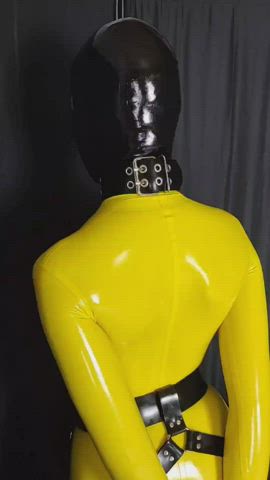 How is your Friday going? Yellow 💛 latex 💛 is beautiful ❤️‍🔥