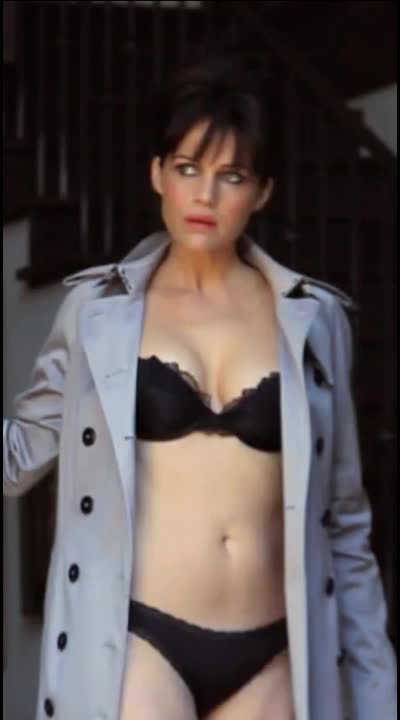 Carla Gugino 1