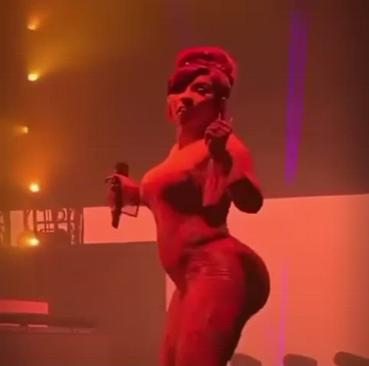 Shaking that massive ass