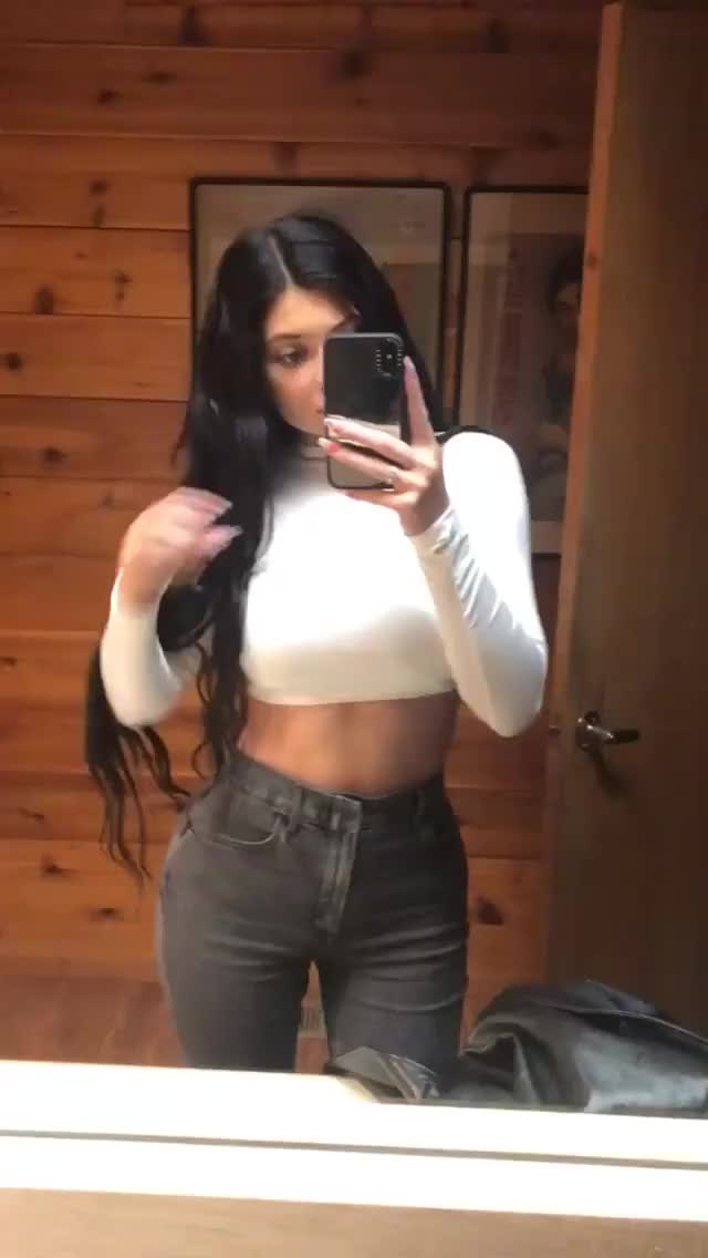 Kylie Jenner - Instagram Story, 04/15/2019