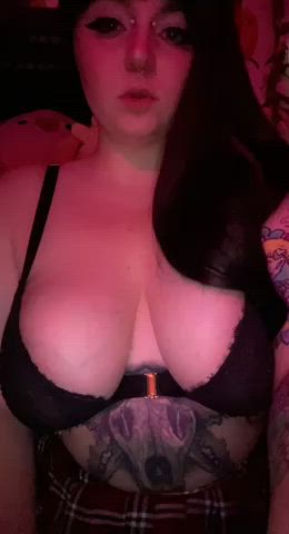 alt big tits chubby pierced tattoo boobs curvy goth-girls gif