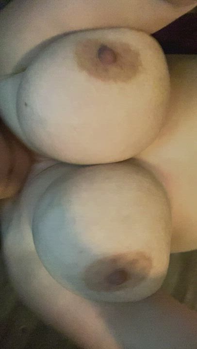 Bouncing titties
