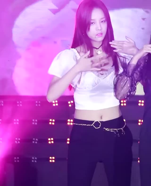 Laboum Solbin's Cleavage 1