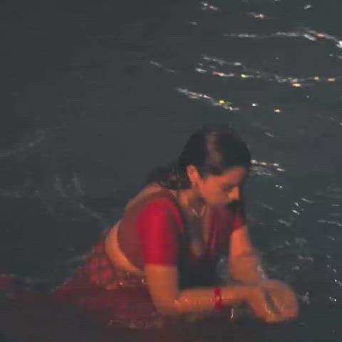 Bollywood Natural Tits Big Tits Cleavage Wet gif