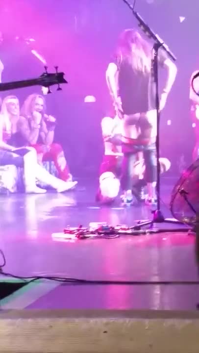 Girl gets eaten out on stage at Steel Panther concert