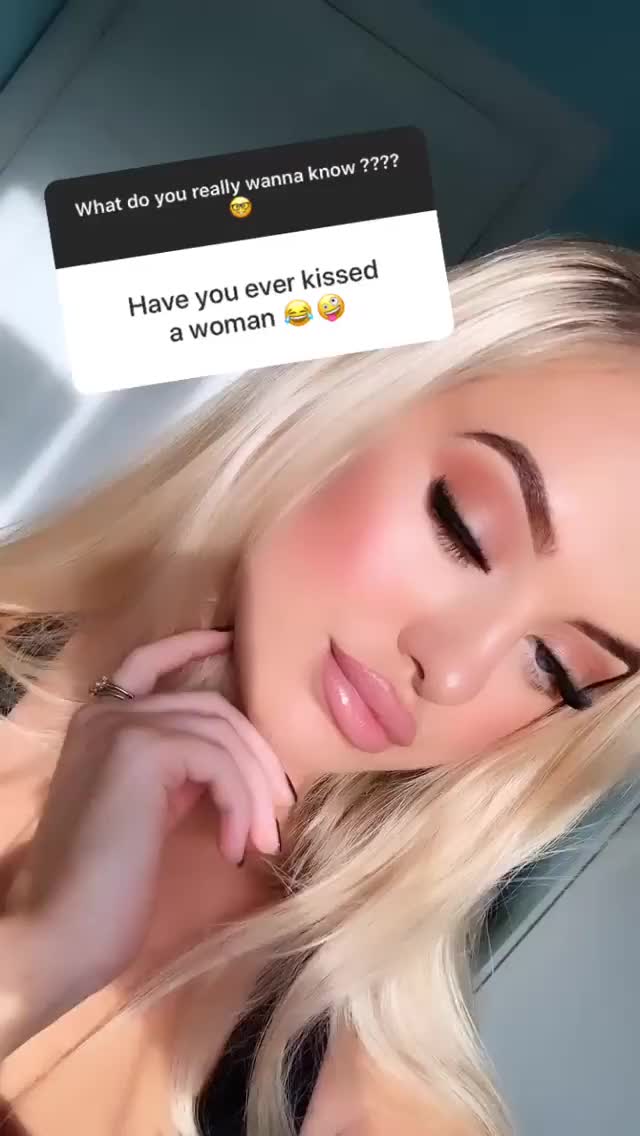 Kissing gif