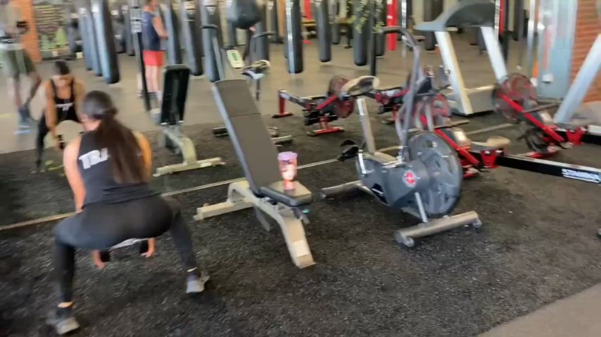 BBC blowjob at the gym - public bj