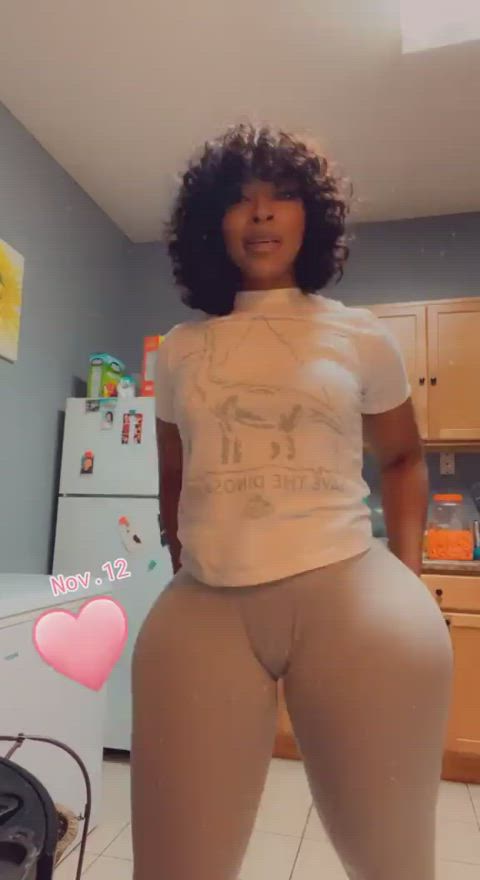 camel toe hips phat ass gif