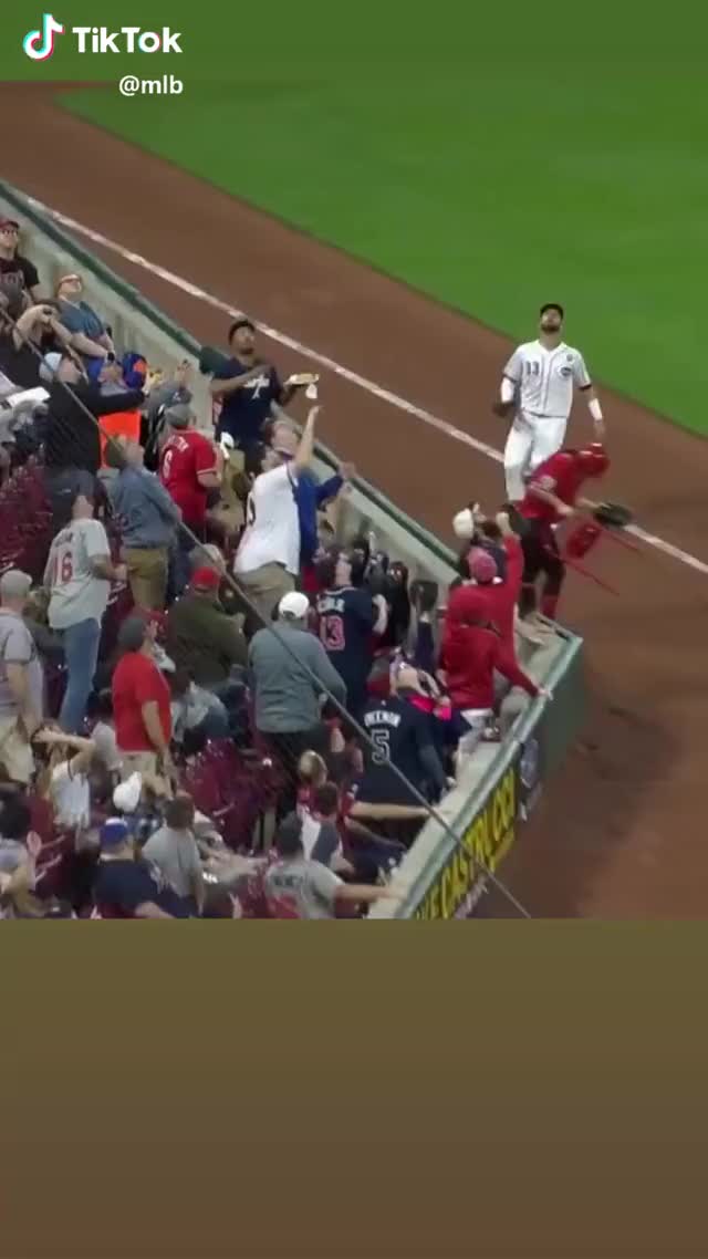 He was thinking about going for those nachos ??? #baseball #sports