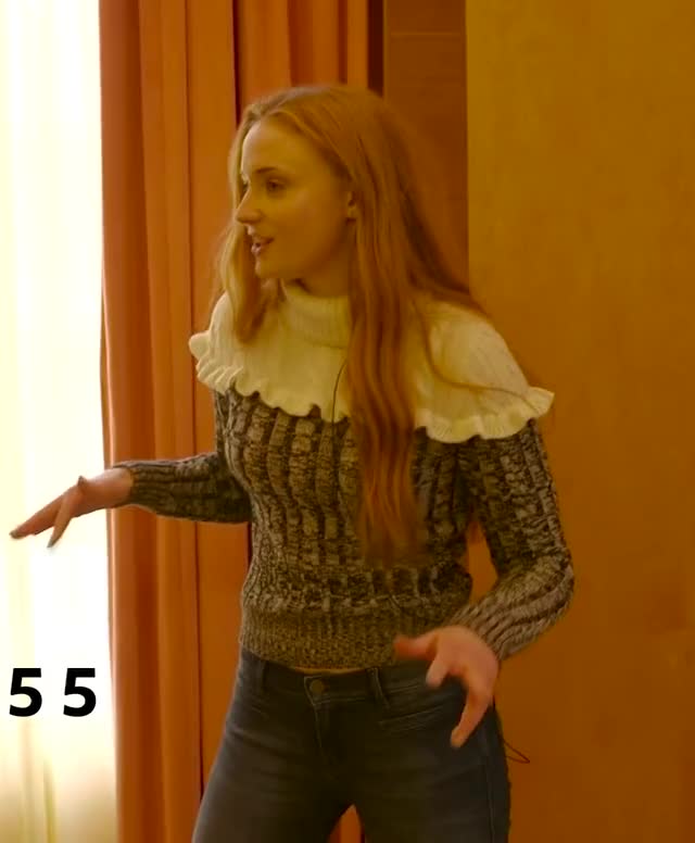 Sophie Turner's Kylie Jenner Impression And EPIC Dance Move