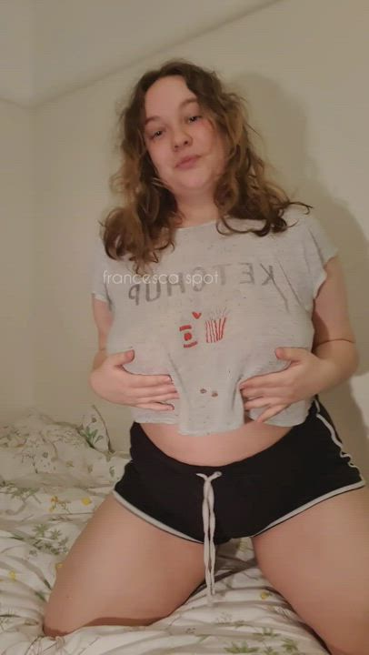 I love jiggling my big tits and letting them drop