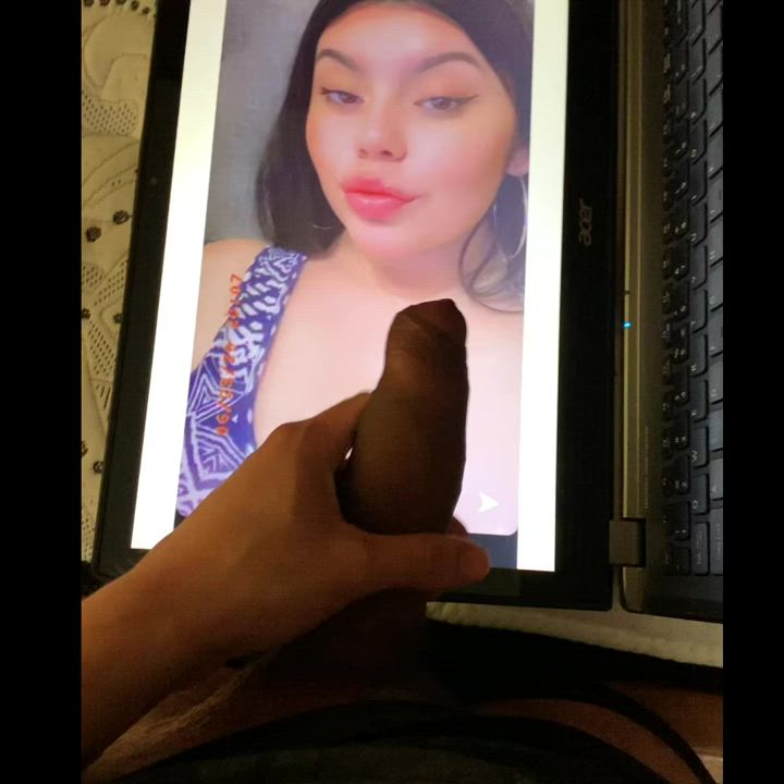 Beautiful Latina with big lips got some cum on her face by me