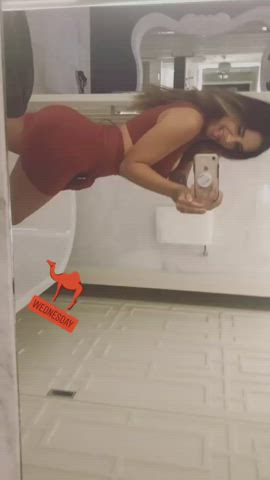 booty in red