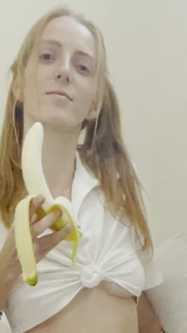 I wish this banana was you🤤🍌