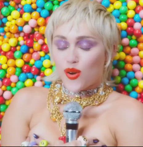 Celebrity Cute Miley Cyrus gif