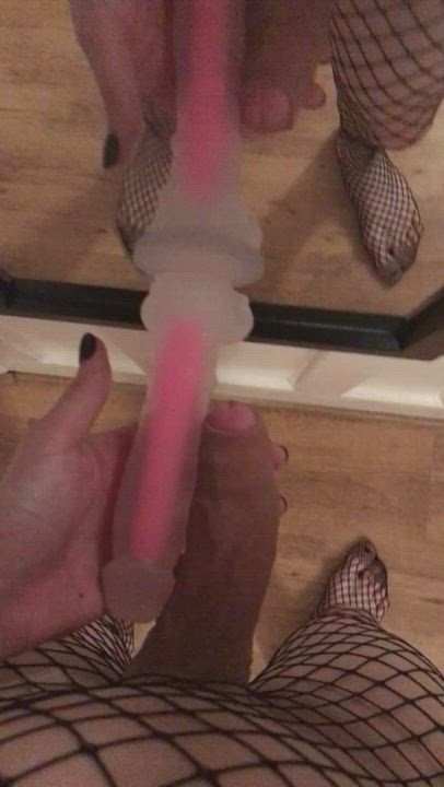 Playing with my dildo 🥺