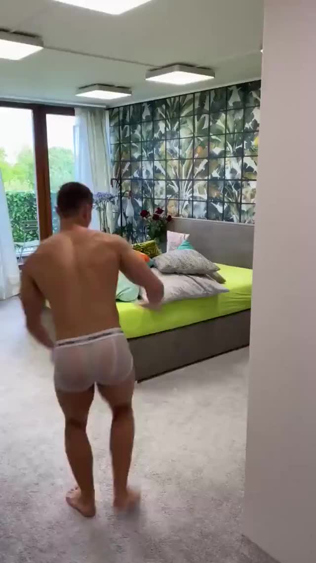 Paul Cassidy - Wanna join sexy pillow fight? ? RT @alonetogetherXX   @blondiepaul1