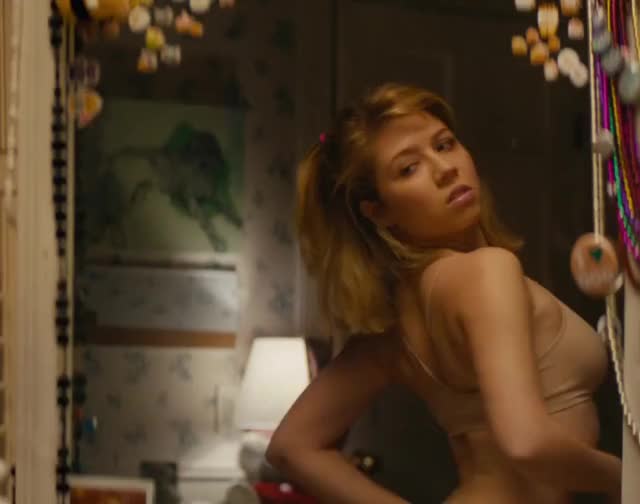 Jennette McCurdy Little Bitches (1)