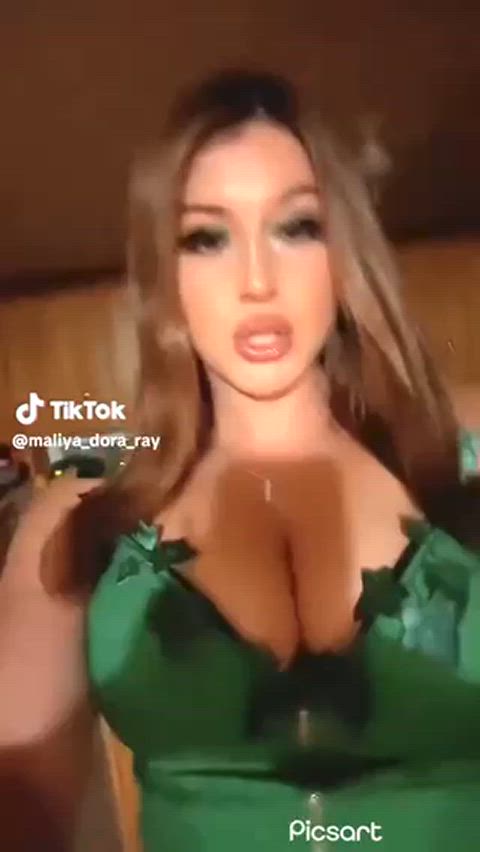 amateur big tits boobs brunette busty lingerie tease tiktok tribute amateur-girls