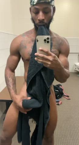 Gym got me horny 💪🏿🤤😭