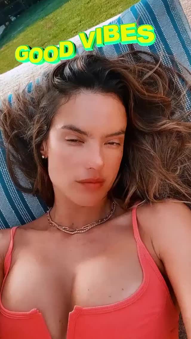 Alessandra Ambrosio gif