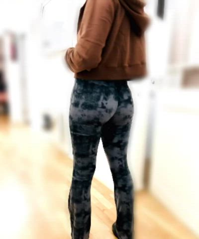 ass bubble butt leggings gif