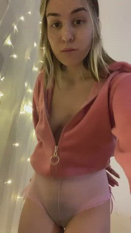 Play with my puffy hairy pussy