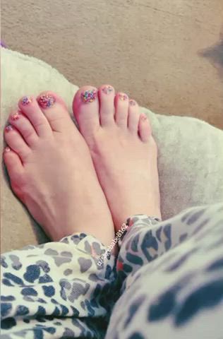 feet feet fetish fetish redhead toes gif