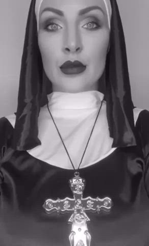 Halloweens cuming … and so am I😈 Come and watch this Scottish nun ride her dildo😈