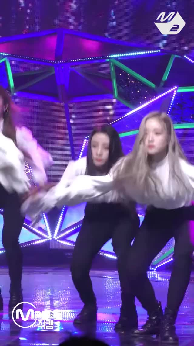 190221 [MPD직캠] 이달의 소녀 이브 직캠 ‘Butterfly’ (LOONA Yves FanCam)