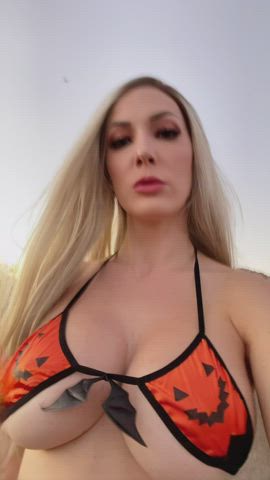 babe big tits blonde cute flashing onlyfans solo thick tits gif