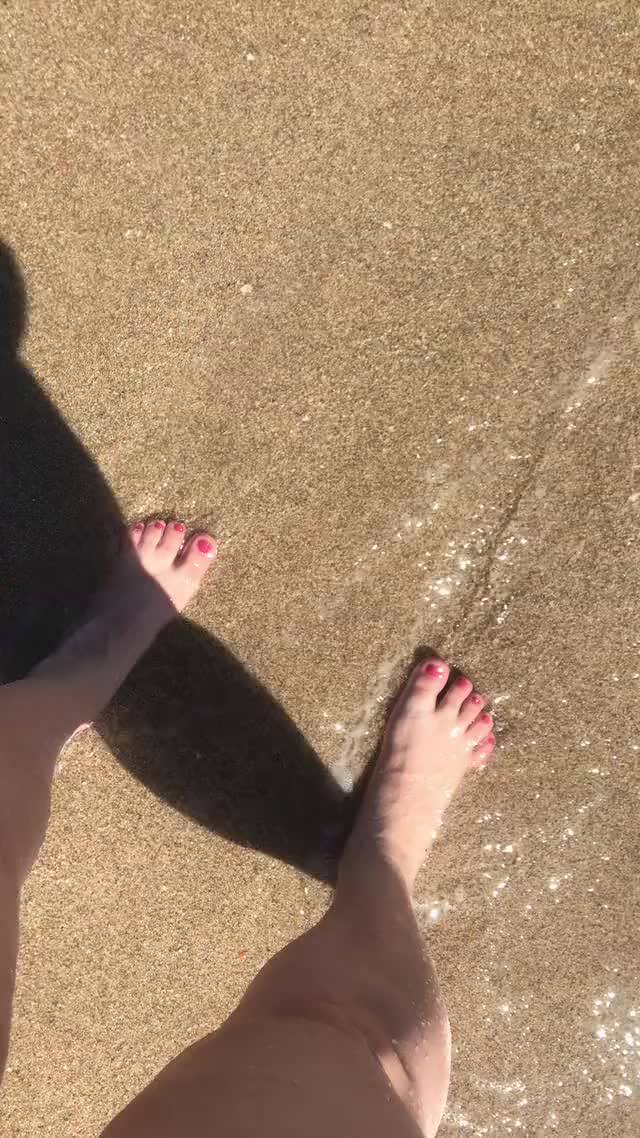 Walking along the beach [GIF]