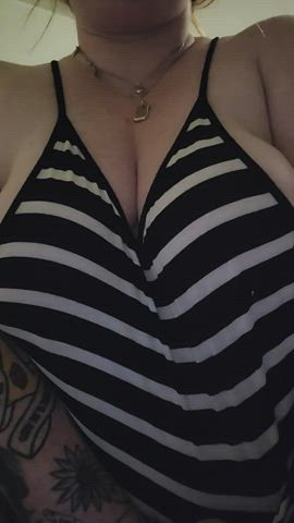 I need someone to suck on my tits asap