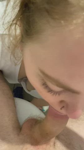 Tinder girl knows how to deepthroat and suck like a whore