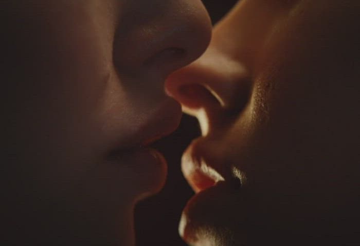amanda seyfried celebrity french french kissing kiss kissing lesbian megan fox gif